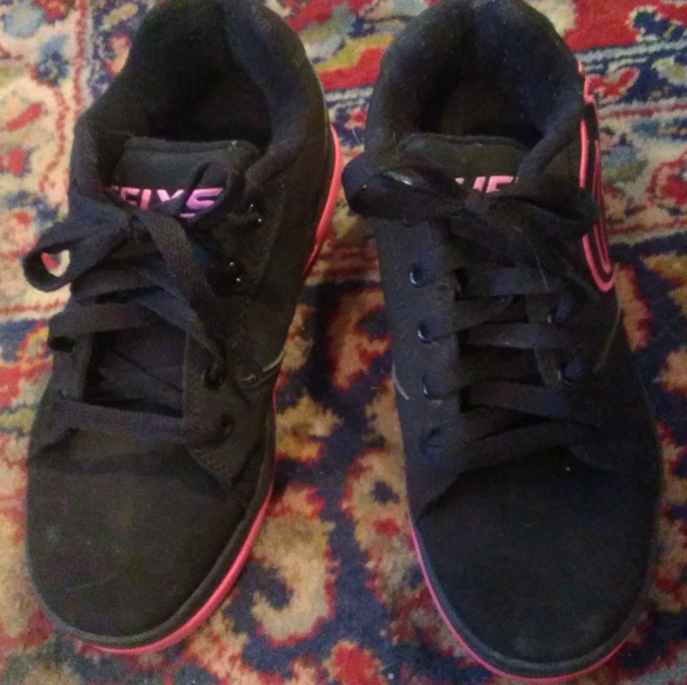 HEELY'S  Black and Pink Size 6